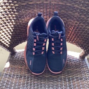 Brand new , worn once. K-Swiss Ultrashot 3 tennis shoe Asphalt/peach Amber/white